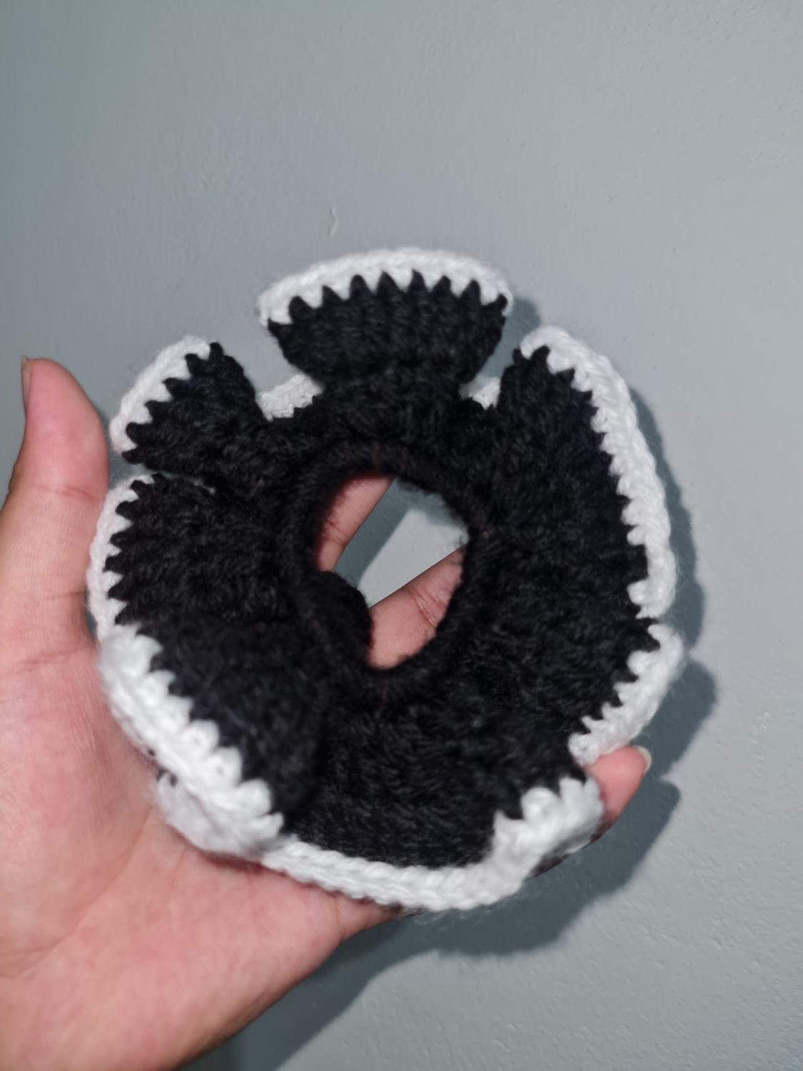Black and white scrunchie